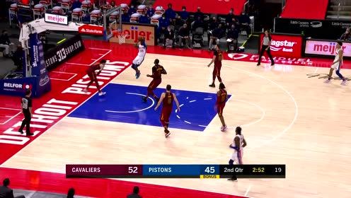 【NBA集錦】來看一下這核心力量！ 萊特碾壓奧斯曼后強硬上籃