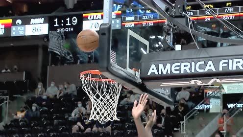 【NBA集錦】欺負(fù)年輕人？米切爾面對愛德華茲自投自搶2+1收入囊中