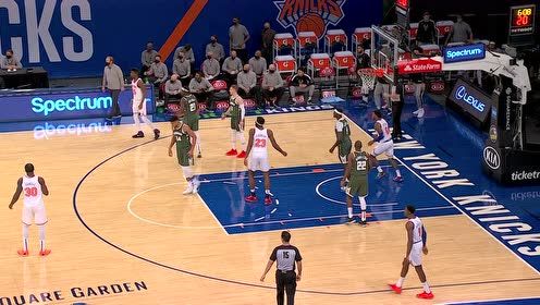 【NBA集錦】不需要多說(shuō)什么！字母哥空中過(guò)人掄臂暴扣