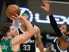 NBA常規(guī)賽：東契奇24+9+8，理查德森21分，獨(dú)行俠領(lǐng)先51分完虐快船