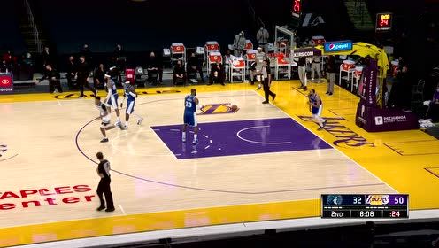 【NBA集錦】嚇詹寶寶一跳！埃爾南戈麥斯飛身搶板球直擊詹姆斯胸口卡爾弗趁機(jī)上籃