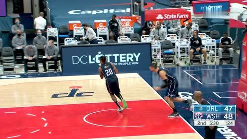 【NBA集锦】比尔闪转腾挪 直突篮下飘逸上篮