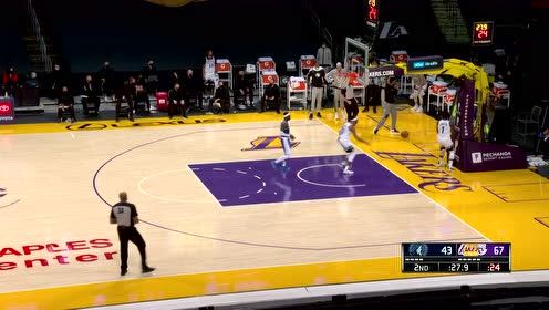 【NBA集錦】范德比爾特?fù)寯嘀信c詹皇相撞 愛德華茲趁勢反擊送暴扣