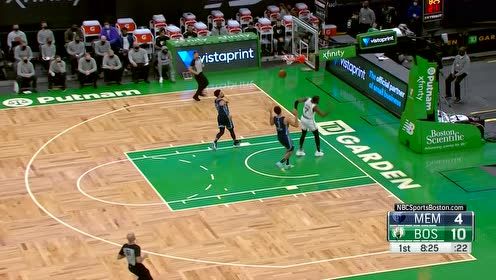 【NBA集錦】行云流水一條龍 布朗搶斷快攻單手劈扣一氣呵成