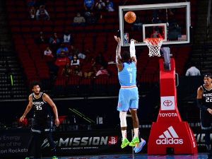 NBA常規(guī)賽：三節(jié)結(jié)束，國(guó)王86-87僅僅落后火箭一分