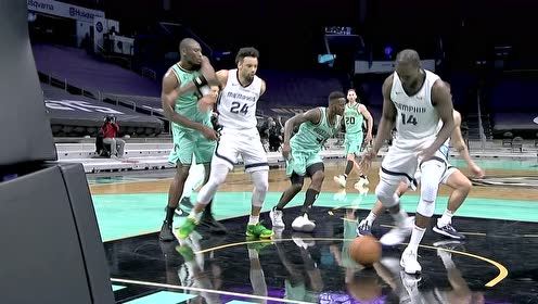 【NBA集錦】想上演十佳球沒(méi)那么容易！  三球妙傳羅齊爾上籃慘遭吉昂大帽