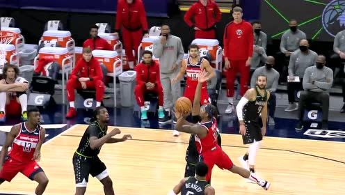 【NBA集锦】比尔直杀内线 左手上篮强势2+1