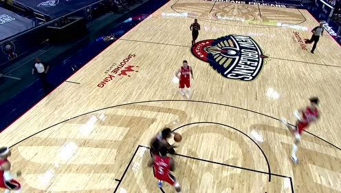【NBA集锦】这波赚了!阿奴诺比顶着人单手上篮打成2+1