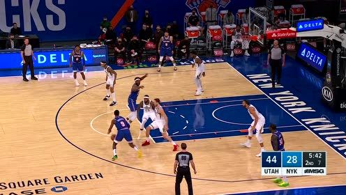【NBA集錦】既是擋板也是扣球手 羅賓遜擋拆順下扣籃一氣呵成
