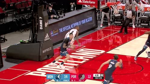 【NBA集錦】利拉德高高躍起完成搶斷 快下一條龍上演單臂劈扣