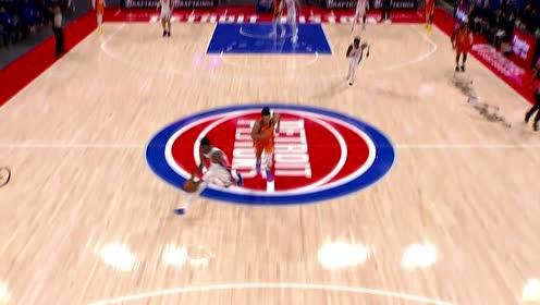 【NBA集锦】螳螂捕蝉黄雀在后 布克追防飞身扑盖杰克逊
