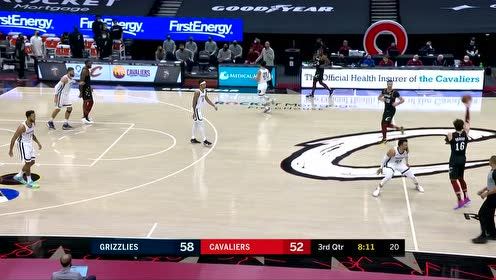 【NBA集锦】小秀儿一波! 克拉克快攻起飞双手炸扣