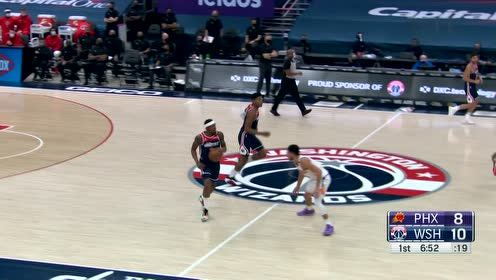 【NBA集錦】保羅人縫帶球吸引防守 布克接球跳投穩(wěn)穩(wěn)命中