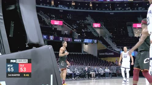 【NBA集锦】琼斯精准制导连线克拉克 克拉克单臂揽月砸扣太劲爆