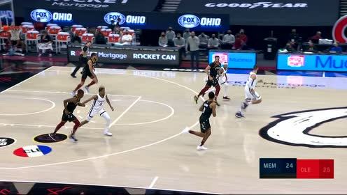 【NBA集锦】大后锋来袭! 麦基一条龙风骚欧洲步上篮