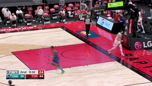 【NBA集锦】简单的反击机会怎能错过？罗齐尔冲锋在前单臂劈扣