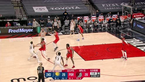 【NBA集锦】这球太难了 迈克德莫特夹缝出手上篮得手
