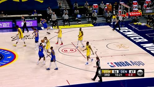【NBA集锦】库里假动作晃飞防守送击地妙传 怀斯曼一步登天隔人飞扣