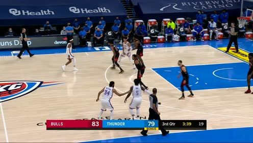 【NBA集錦】看你秀！亞歷山大單騎縱橫凌空劈扣炸翻板凳席