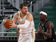 NBA常规赛:半场战罢,雄鹿55-47领先独行侠