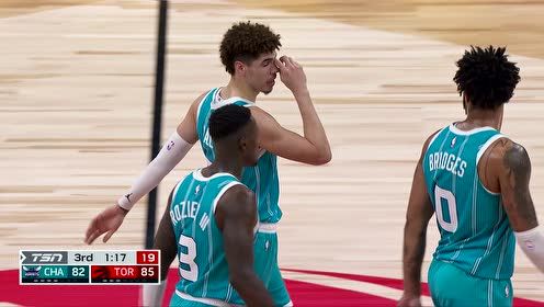 【NBA集锦】球风华丽！ 三球连过两人上演写意低手挑篮
