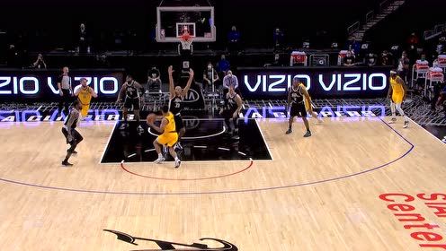 【NBA集錦】上下步晃飛對手 布羅格登這球充滿靈性