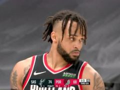 【NBA集锦】德罗赞直接被安东尼造成失误 随后长传琼斯完成双手挂筐重扣