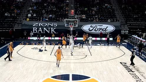 【NBA集锦】感受一下这恐怖核心力量! 米切尔快攻撞飞血布打进2+1
