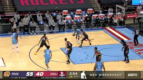 【NBA集锦】危险信号!泰特倒地撞倒布克膝盖导致后者踉跄