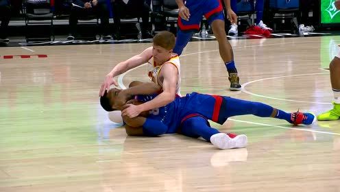 【NBA集锦】仿佛看到了小学生打架 艾灵顿赫尔特倒地挠脸争抢地板球