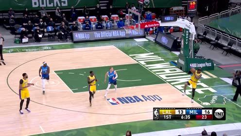 【NBA集锦】技高一筹 詹姆斯空中变向翻越两重阻碍惨遭字母血帽