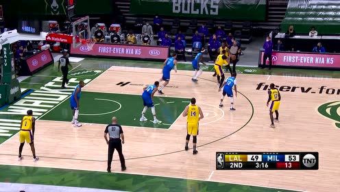 【NBA集锦】球场就是自己家！字母哥三分未中二度出手暴扣显绝技