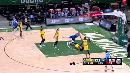 【NBA集锦】深得那人真传 字母哥铁肘开路直接怼翻哈雷尔