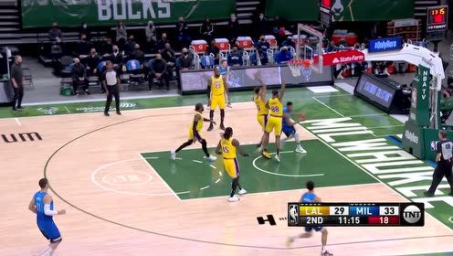 【NBA集锦】霍乐迪眼疾手快送妙传 洛佩斯跟进起飞双臂暴扣虐筐