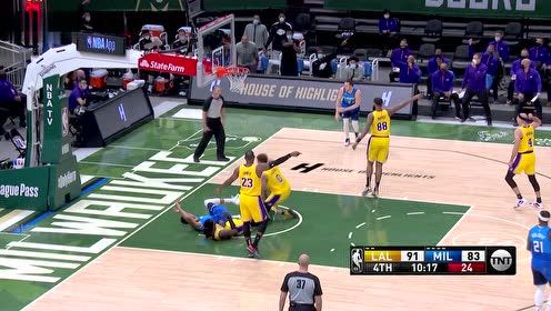 【NBA集锦】字母哥哨响出手与哈雷尔撞个满怀 随后被判带球撞人