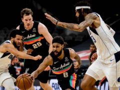 NBA精彩图片:独行侠122-117险胜马刺,东契奇36+9+11险三双!