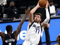 NBA精彩图片:独行侠122-117险胜马刺,东契奇36+9+11险三双!