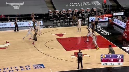 【NBA集錦】就你是扣籃王??？詹姆斯搶斷拉文獻(xiàn)雙手暴扣
