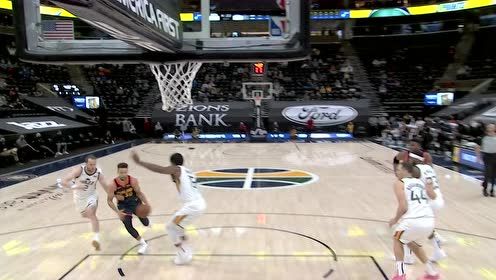 【NBA集锦】就这?库里突破上篮费沃斯轻舒猿臂将其扇飞