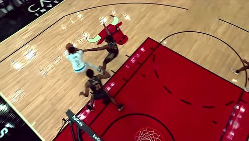 【NBA集錦】36歲的老同志還這么暴力 詹姆斯彎弓暴扣炸穿芝加哥