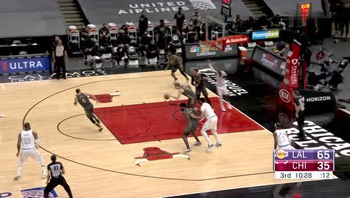 【NBA集錦】內(nèi)線也有如此恐怖的速度 馬爾卡寧后場狂奔一條龍暴扣