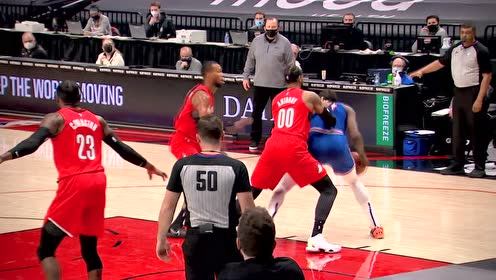 【NBA集錦】尼克斯傳球失誤送禮 扣籃王快下反擊雙臂灌筐