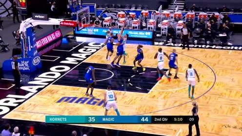 【NBA集錦】用咯吱窩也能蓋帽 快速反擊還進(jìn)一個(gè)三分