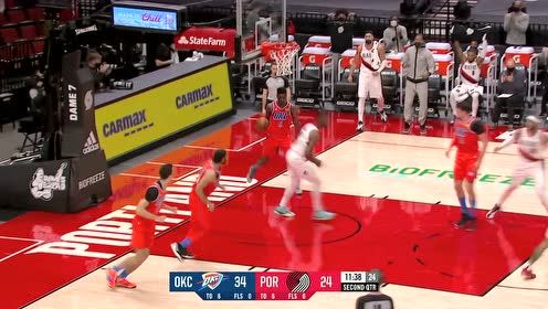 【NBA集錦】這籃板太霸道！賈爾斯單手抓板雙手暴扣