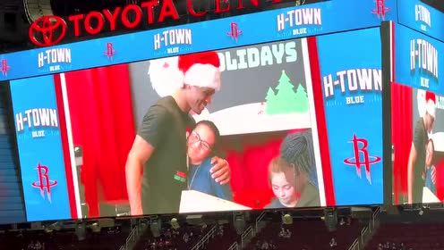【NBA集锦】希望你一切都好!火箭球馆荧幕播放威少纪录片