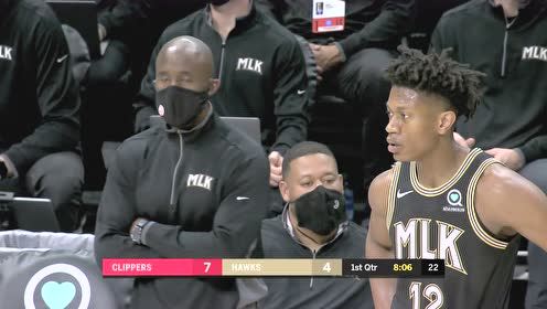 【NBA集錦】這一幕實屬罕見 卡佩拉籃下單打強吃伊巴卡