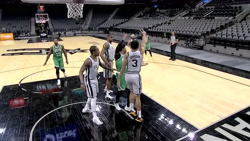 【NBA集锦】出现了！刚哥的下饭操作 皮球直接脱手飞出底线