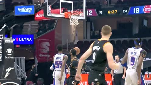 【NBA集錦】任你怎么防！加蘭無視防守凌空勾手打板美如畫