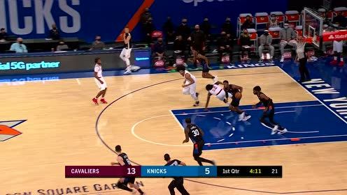 【NBA集錦】沖起來就是一記暴扣！ 巴雷特快攻反擊一飛沖天