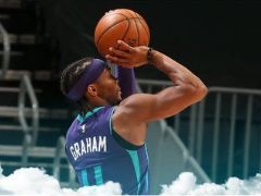 NBA常規(guī)賽：黃蜂力克雄鹿，海沃德聯手三球合砍54分！